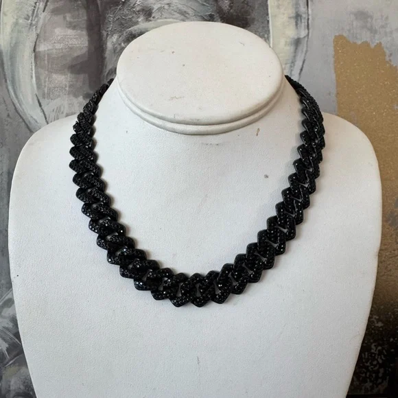 Elegant Black Necklace - Picture 2 of 5